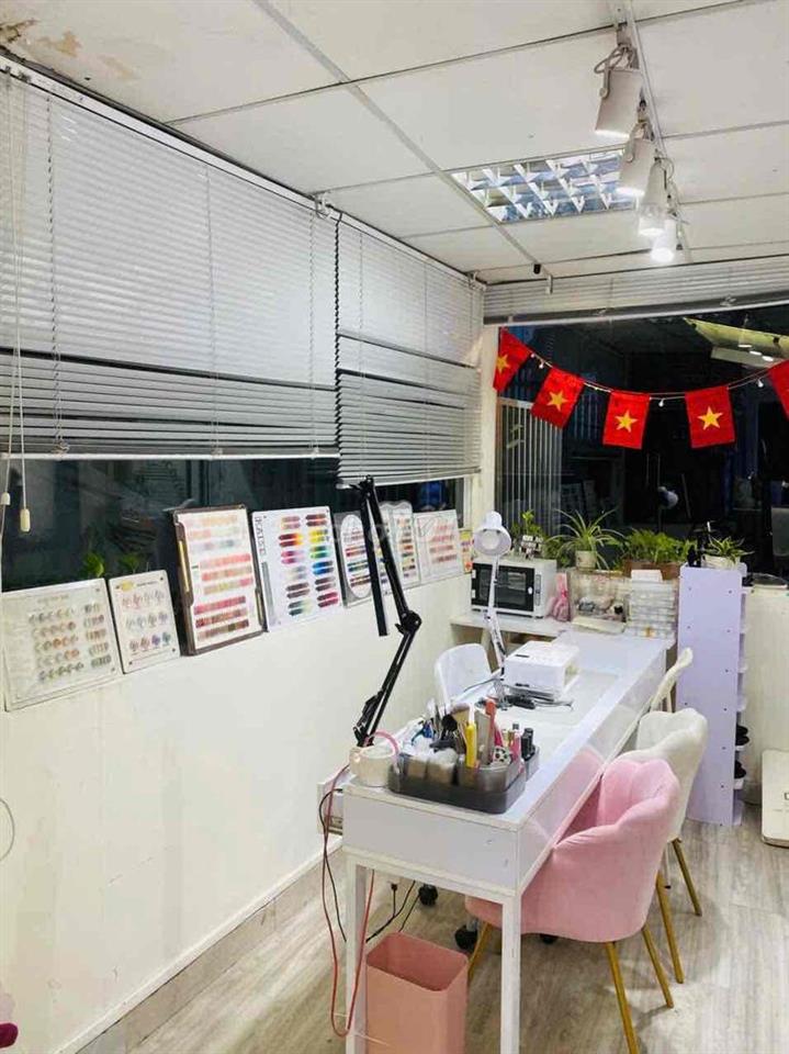 Sang nhượng tiệm nail mi gội