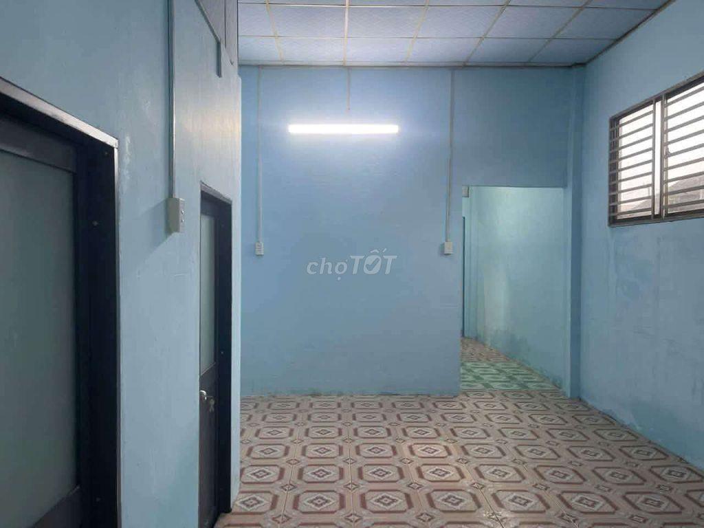 CHỈ 2 TỶ 550 SỞ HỮU NGAY HỘ KHẨU HÓC MÔN 105M2 FUN THỔ .CẤP 4 CÒN MỚI 