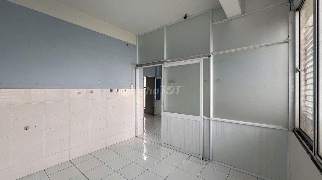 THUÊ PHÒNG 25M² GẦN NGÃ TƯ BÀ ĐIỂM MÁY LẠNH, GIỜ TỰ DO