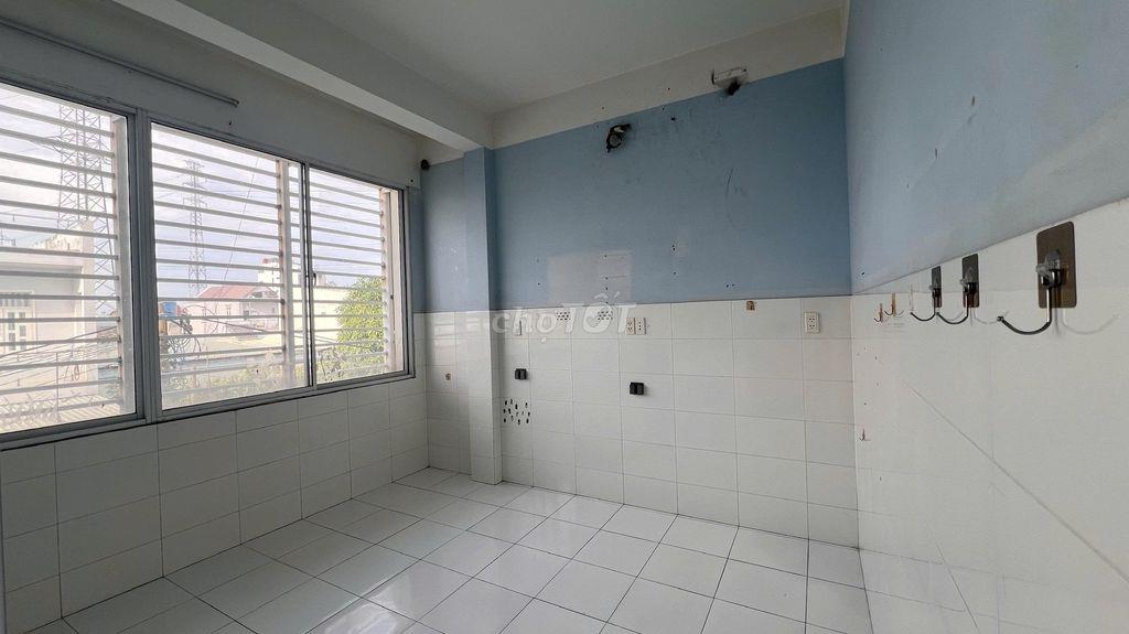 THUÊ PHÒNG 25M² GẦN NGÃ TƯ BÀ ĐIỂM MÁY LẠNH, GIỜ TỰ DO