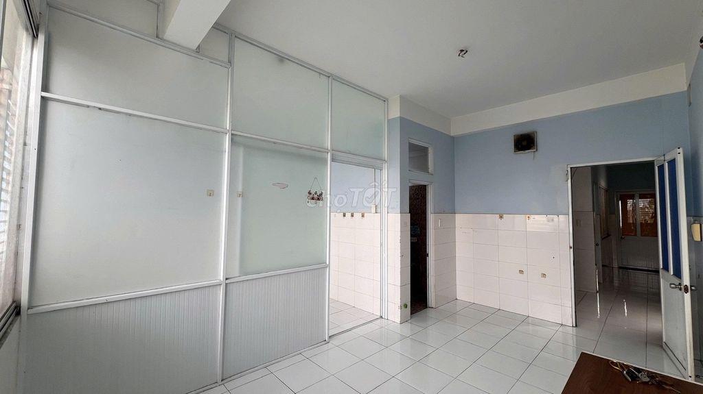 THUÊ PHÒNG 25M² GẦN NGÃ TƯ BÀ ĐIỂM MÁY LẠNH, GIỜ TỰ DO
