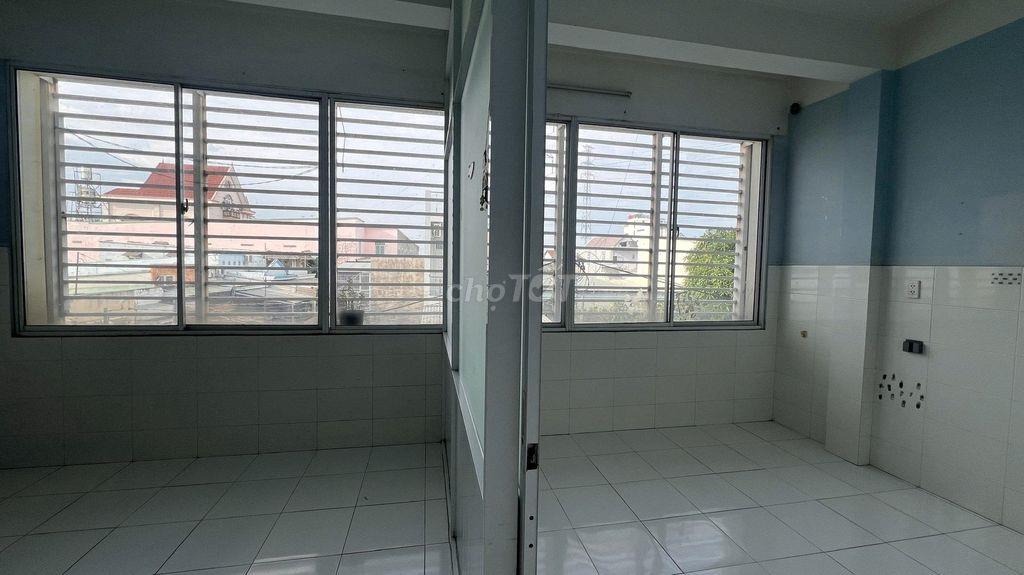 THUÊ PHÒNG 25M² GẦN NGÃ TƯ BÀ ĐIỂM MÁY LẠNH, GIỜ TỰ DO
