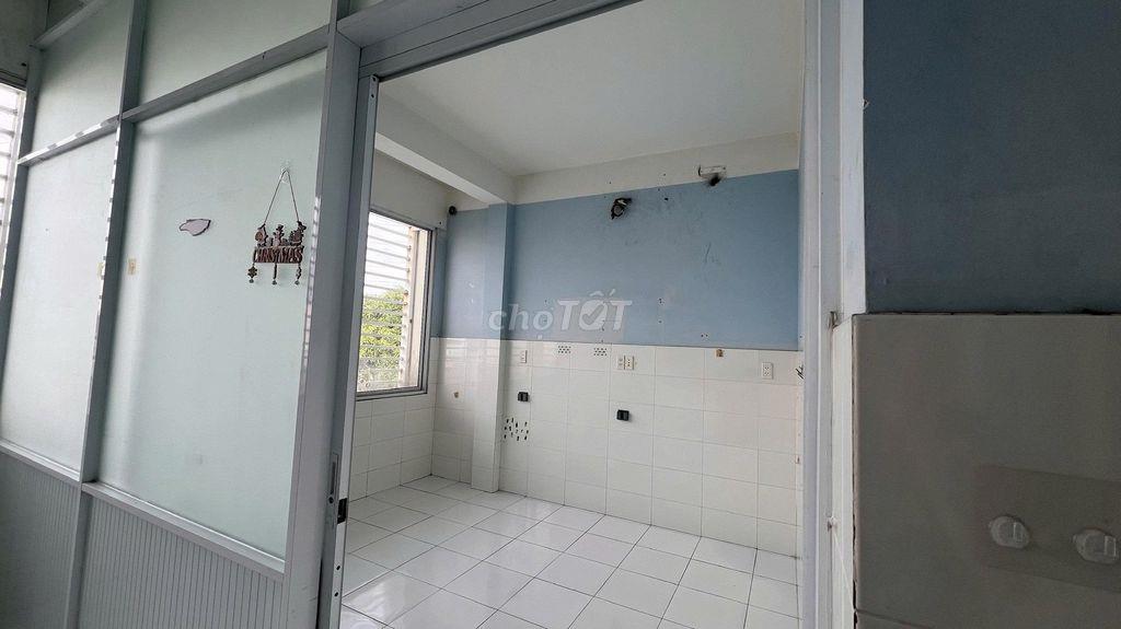 THUÊ PHÒNG 25M² GẦN NGÃ TƯ BÀ ĐIỂM MÁY LẠNH, GIỜ TỰ DO