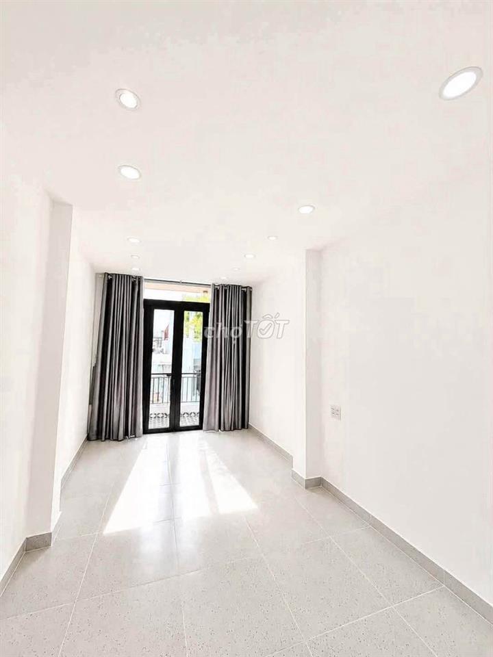 Bán nhà mặt tiền Cô Giang Phú Nhuận 42m2 5 tầng 7PN nở hậu