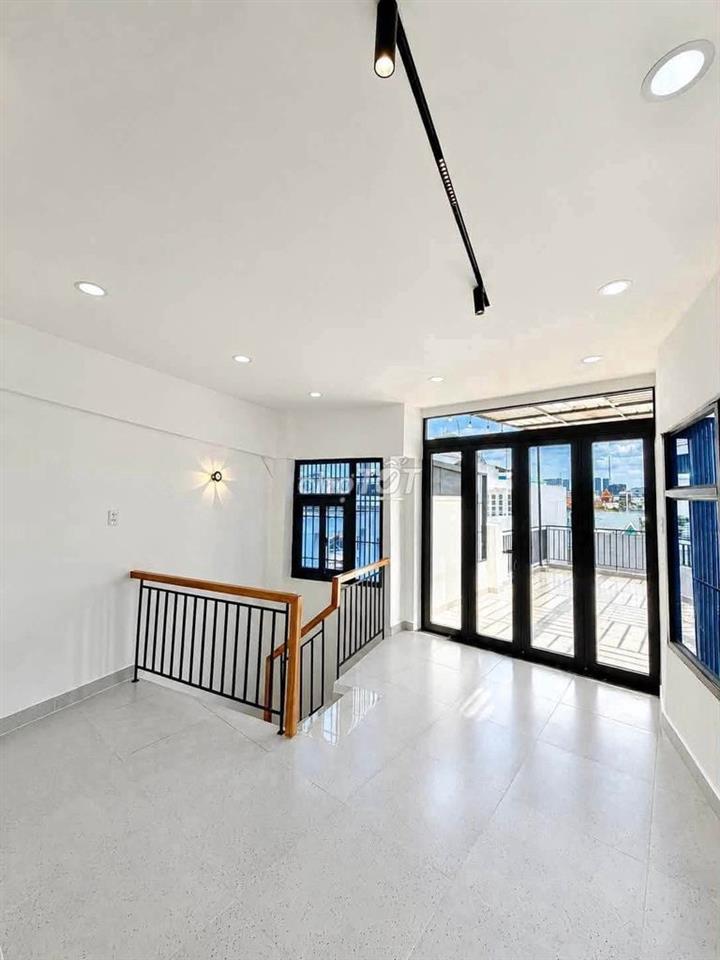 Bán nhà mặt tiền Cô Giang Phú Nhuận 42m2 5 tầng 7PN nở hậu