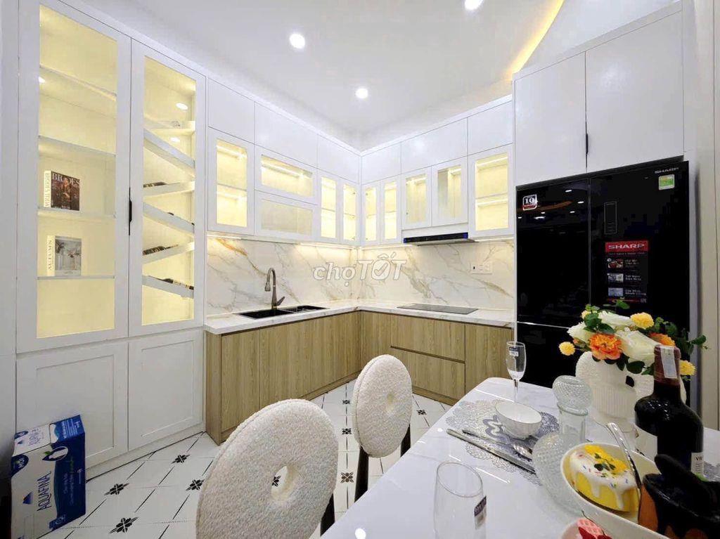 Bán nhà 4 tầng Đoàn Thị Điểm Phú Nhuận 37m2 hẻm 6m 5PN