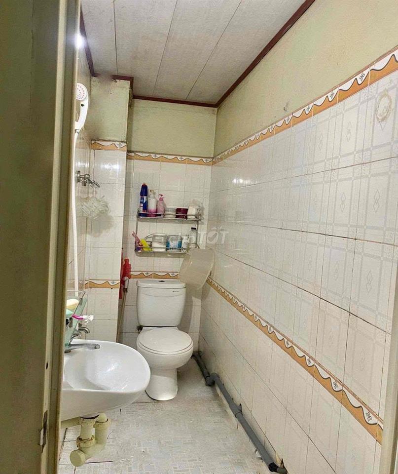 Cần nữ ở ghép - Huỳnh Văn Bánh, Phú Nhuận