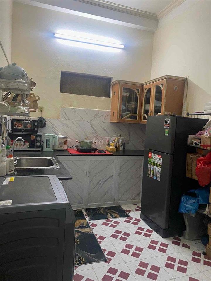 Cần nữ ở ghép - Huỳnh Văn Bánh, Phú Nhuận
