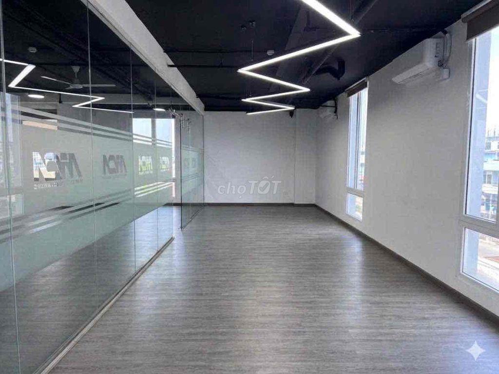 VĂN PHÒNG 160m2 - SÀN SUỐT KHÔNG CỘT Q1