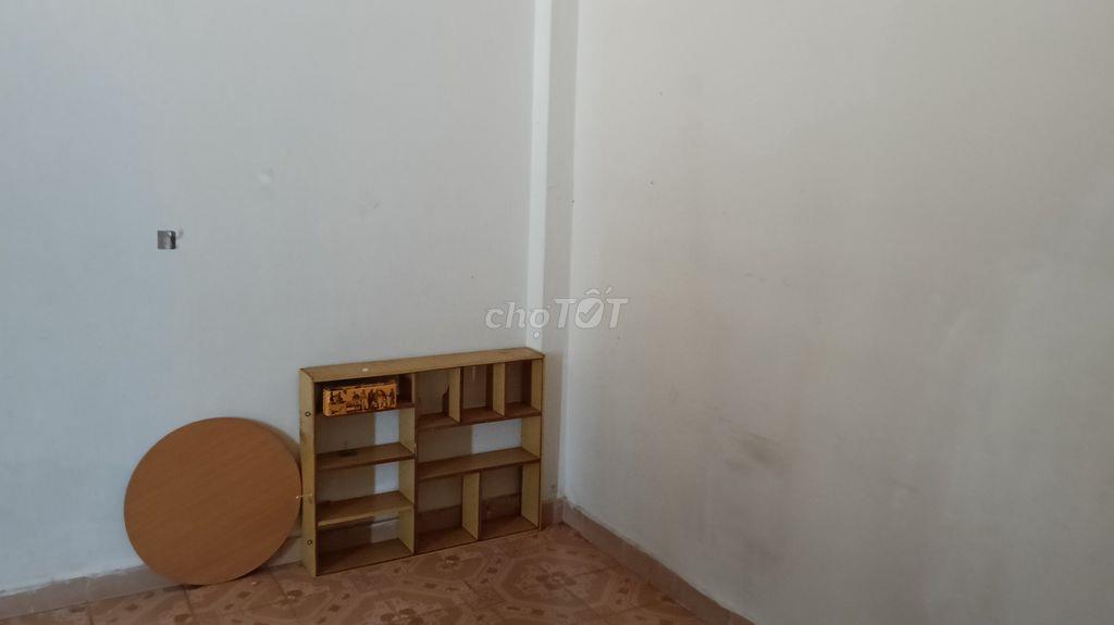 Phòng trọ 25 m2 ở đường Thành Thái, ưu tiên nữ thuê