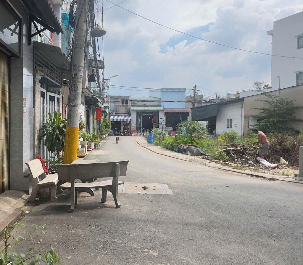 BÁN ĐẤT 88,5 M² TẶNG NHÀ C4 – HẺM XE TẢI 