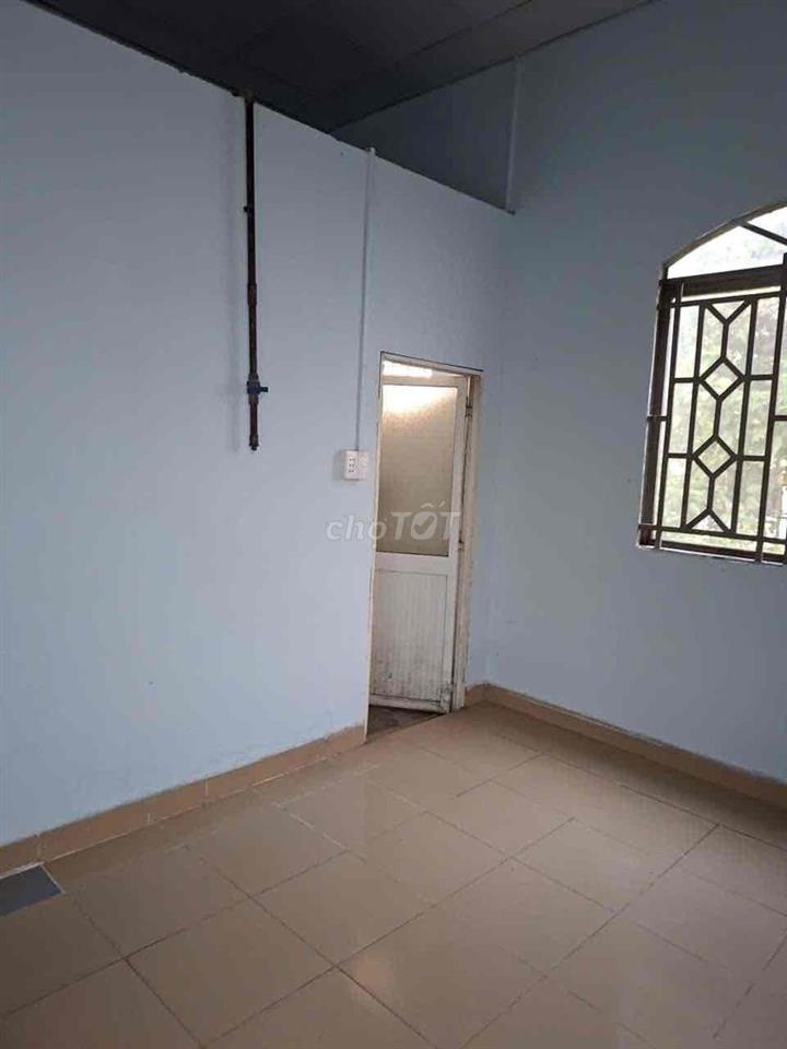 Cho thuê nhà nguyên căn có sân rộng