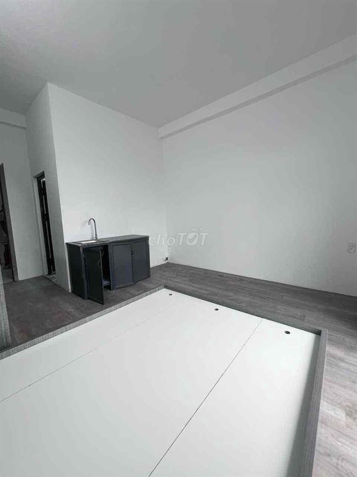 CHDV cuối đường Nguyễn Oanh. Ngay chân cầu vượt Ngã Tư Ga