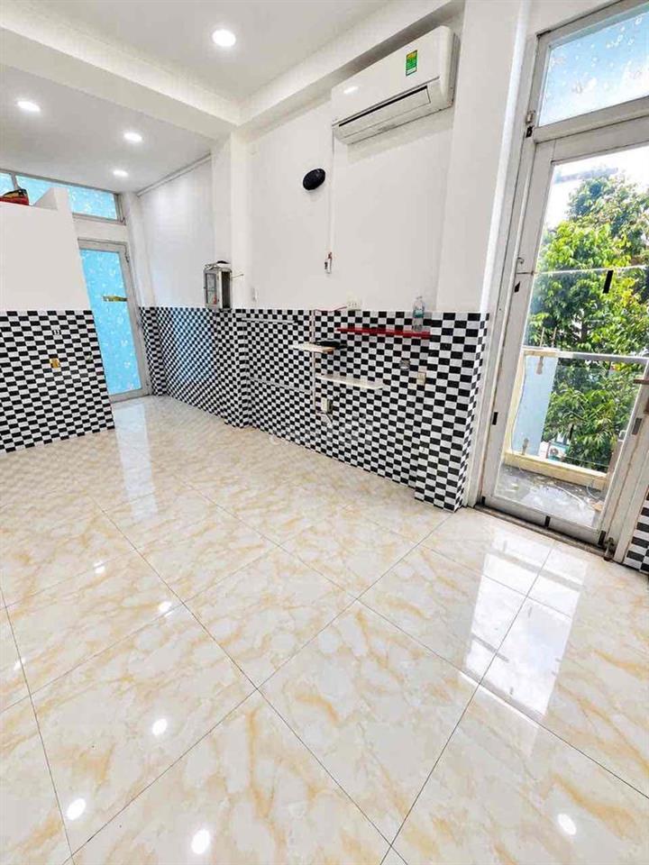 PHÒNG TRỐNG – MÁY LẠNH – NGAY MẶT TIỀN VĨNH KHÁNH + TÔN ĐẢN, QUẬN 4 -