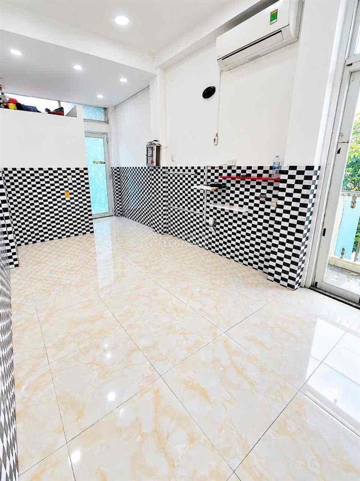 PHÒNG TRỐNG – MÁY LẠNH – NGAY MẶT TIỀN VĨNH KHÁNH + TÔN ĐẢN, QUẬN 4 -