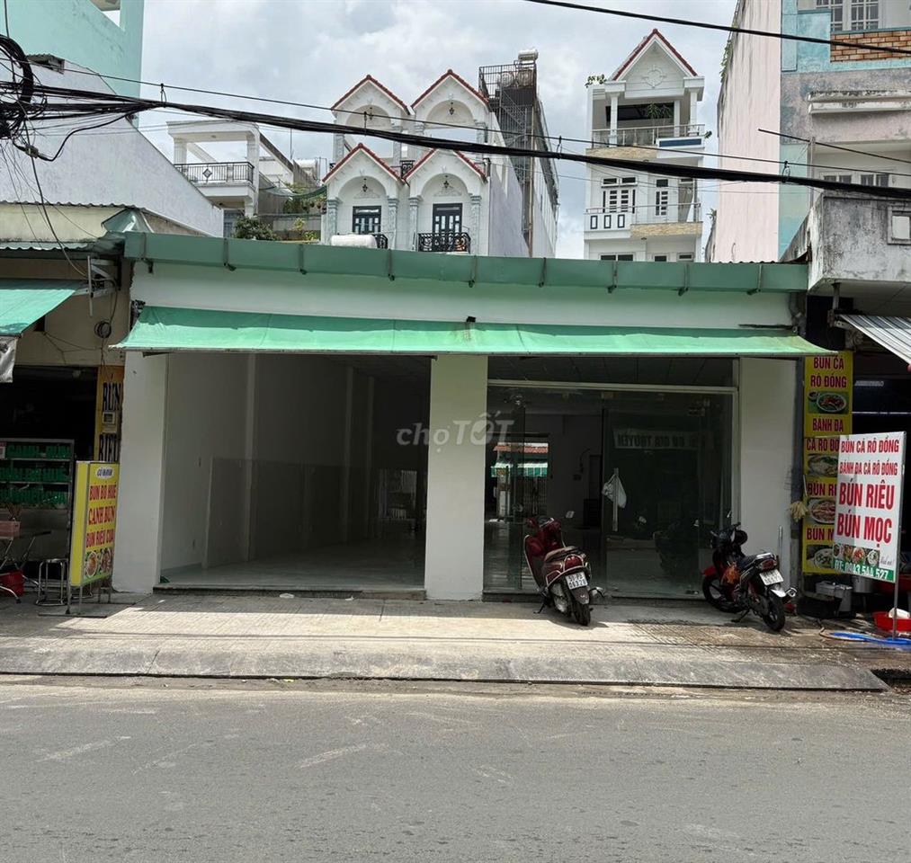 Nhà mặt tiền Phạm Văn Bạch to rộng - Vị trí thuận lợi cho gia đình