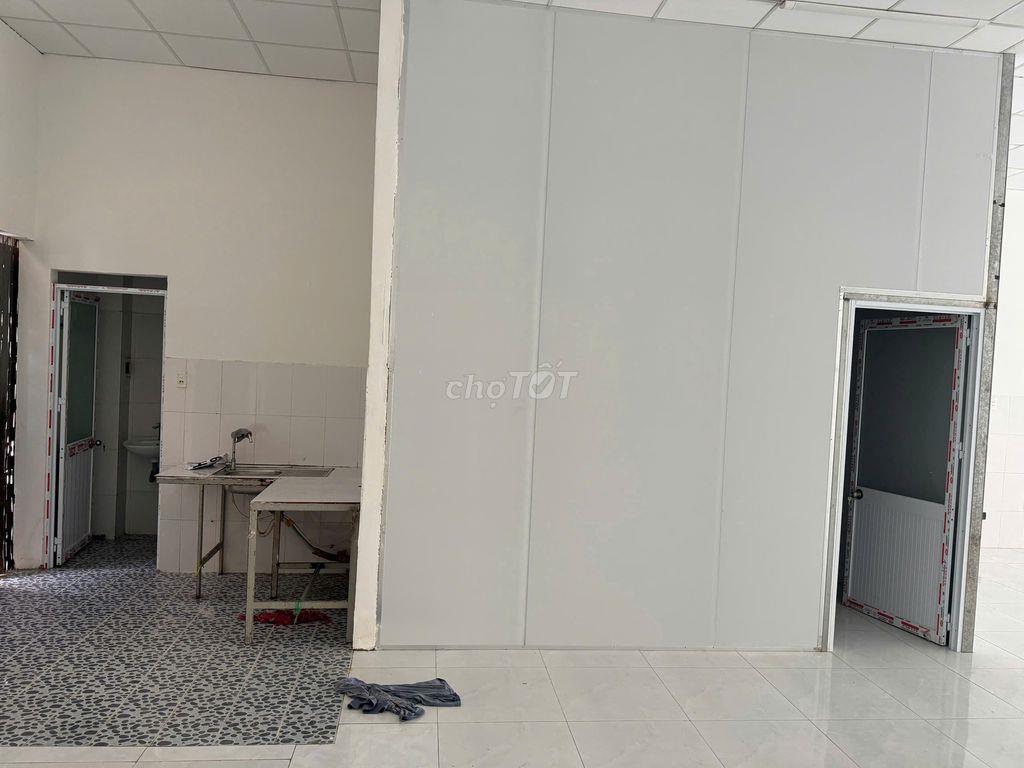 Nhà mặt tiền Phạm Văn Bạch to rộng - Vị trí thuận lợi cho gia đình