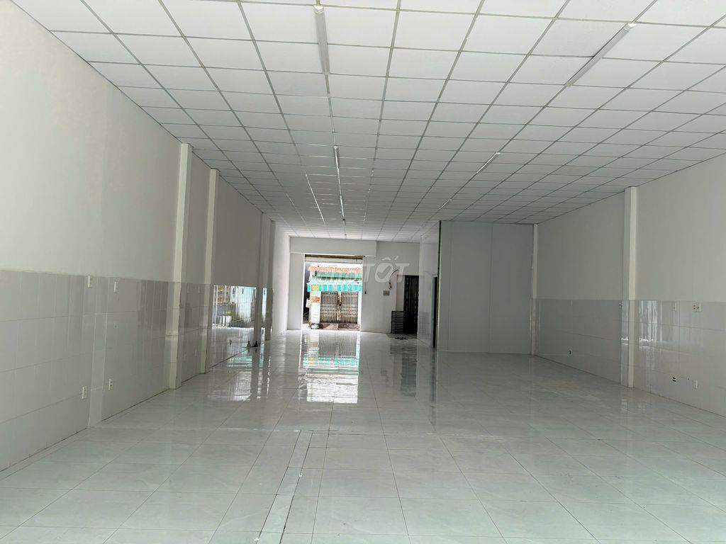 Nhà mặt tiền Phạm Văn Bạch to rộng - Vị trí thuận lợi cho gia đình