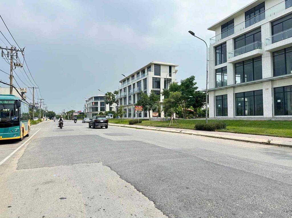 Bán đất đường nhựa 1 xẹt Bưng Ông Thoàn, kế khu biệt thự Villa Park.