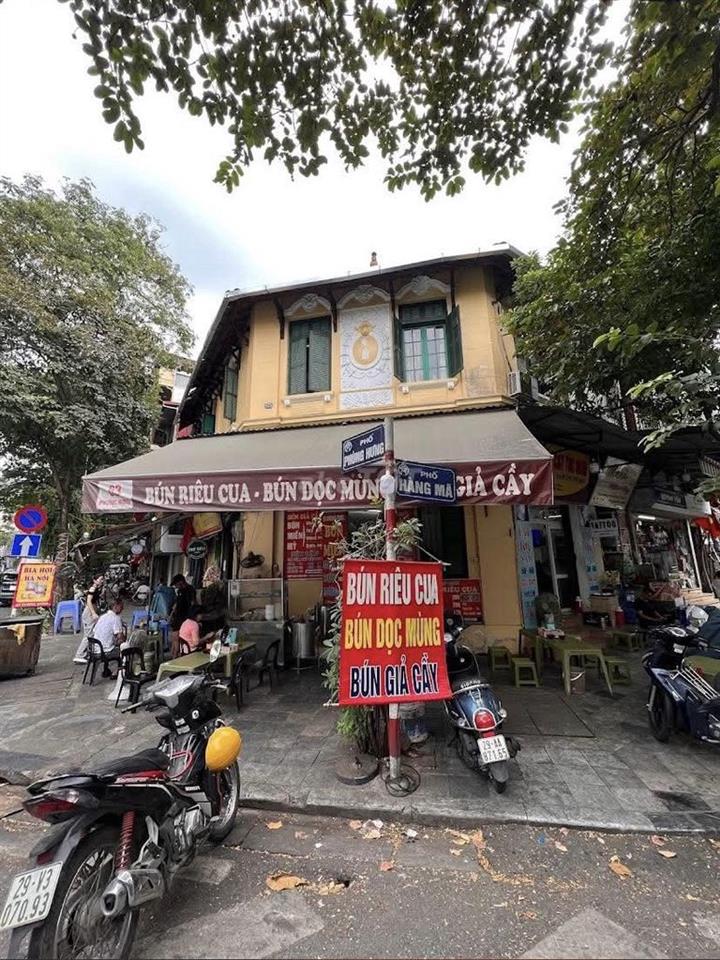 Cực hiếm! Cc cho thuê mbkd lô góc 2mt Hàng Mã, mt 10.5m