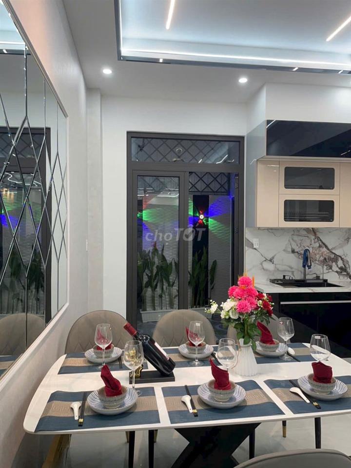 Phá sản bán tháo nhà, giá 2tỷ03. 1T- 2L đường Nguyễn Du DT 64m2