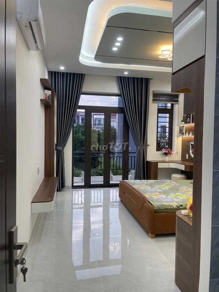 Phá sản bán tháo nhà, giá 2tỷ03. 1T- 2L đường Nguyễn Du DT 64m2