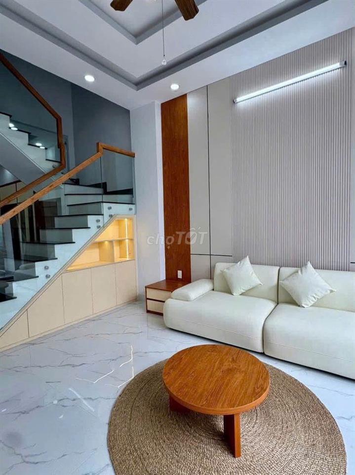 Bán nhà đường Lò Lu 50m2 1T- 2L giá 2 tỷ 480. Cách chợ 3p
