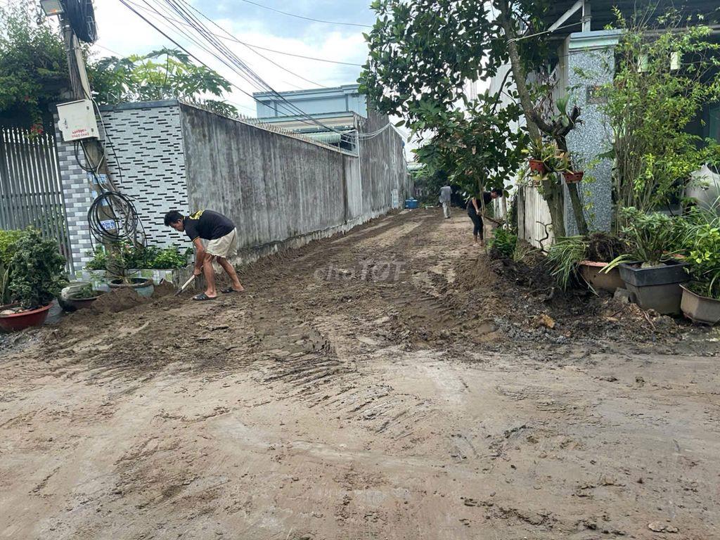 Chính chủ bán lô đất ngày trung tâm thị trấn giá tốt
