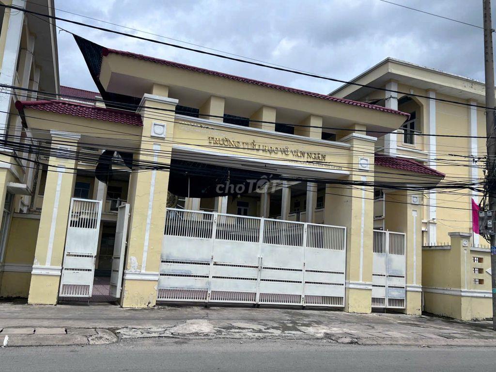 Chính chủ bán lô đất ngày trung tâm thị trấn giá tốt