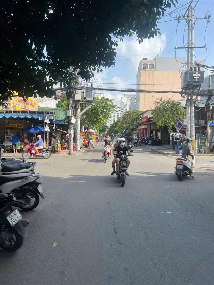 Bán nhà mặt tiền hẽm xe hơi Lê Văn Quới