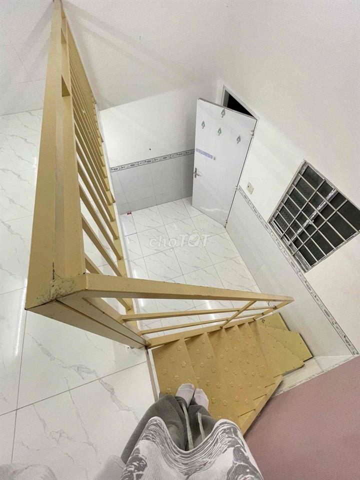 9B - TRỌ CHỊ MAI XUÂN HỒNG