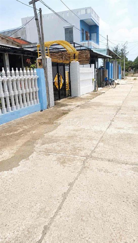 Nhà cấp 4 gần sân bay Tuy Hoà, 1/ Thăng Long, Uất Lâm, gần kcn