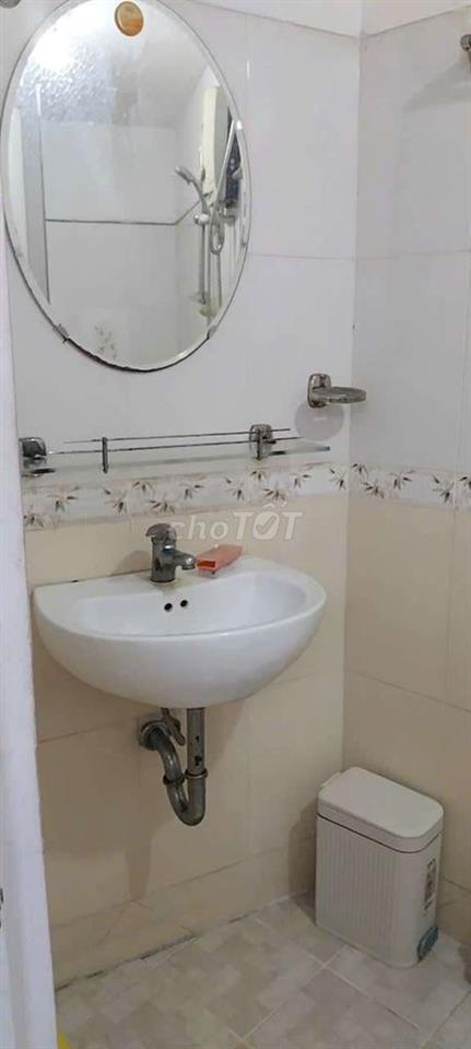 Cho thuê 1 phòng lầu 1