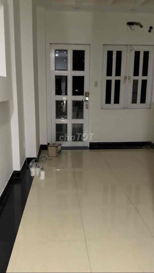 PHÒNG CÓ BAN CÔNG LỚN