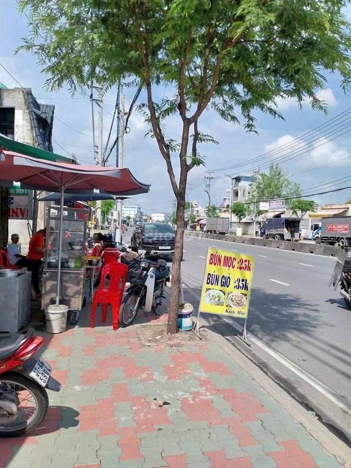 Cho thuê nhà nguyên căn mặt tiền đường Đặng Thúc Vịnh Hóc Môn