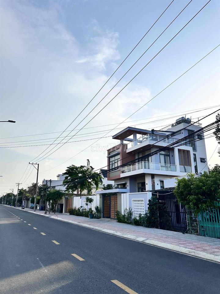 BÁN ĐẤT MẶT TIỀN RỘNG ĐẸP