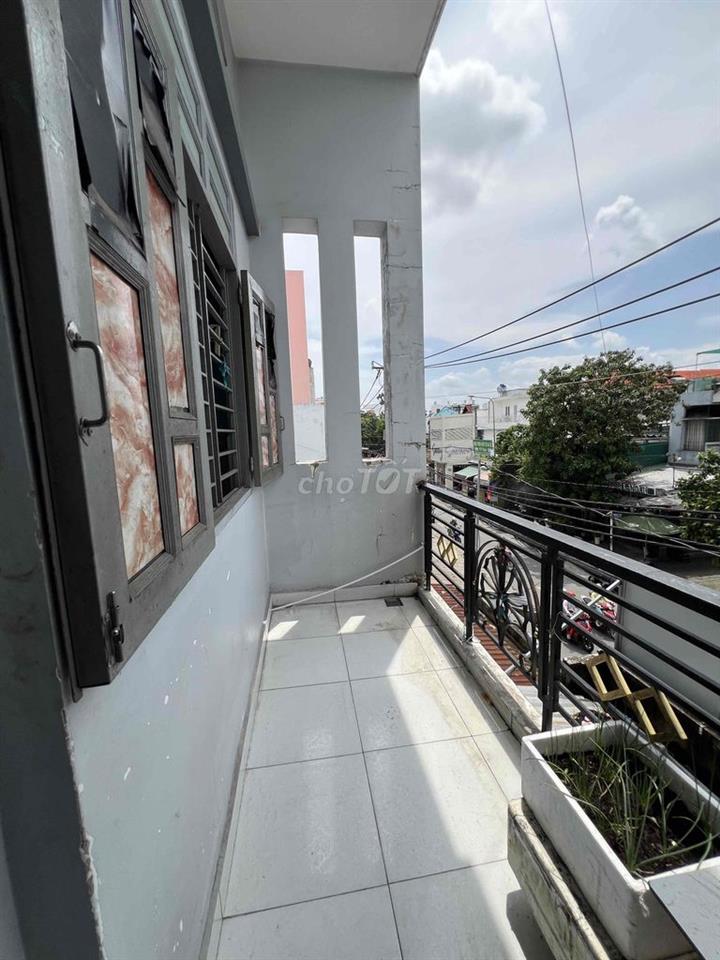 CHO THUÊ PHÒNG BAN CÔNG LẦU 1