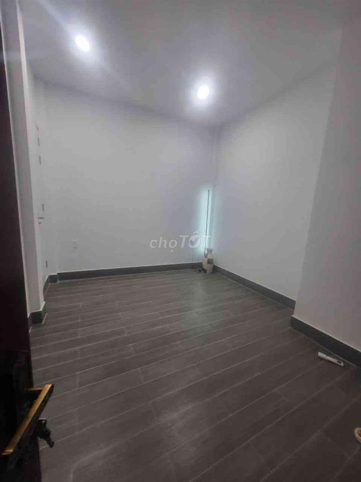 NHÀ BÁN NGAY PHAN HUY ÍCH 5.X TỶ - SÁT EMART, HẺM XE HƠI 4M