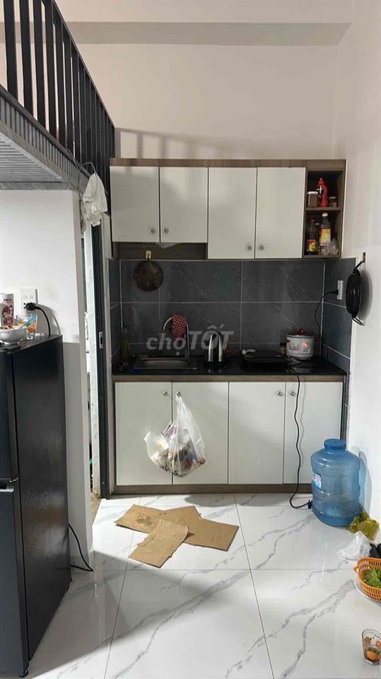 hiện đã có 3ng ở cần ghép thêm 1 bạn nữ nữa ,giá phòng 4tr2