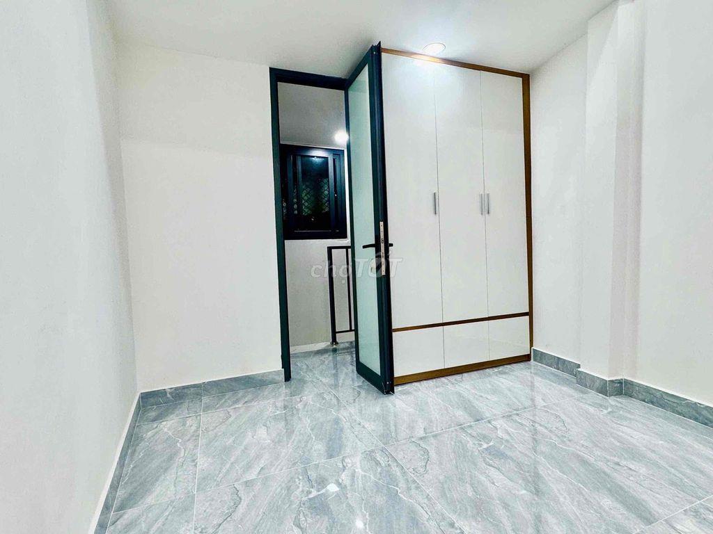 BÁN GẤP NHÀ 568 LẠC LONG QUÂN. GIÁ 2 tỷ NHỈNH