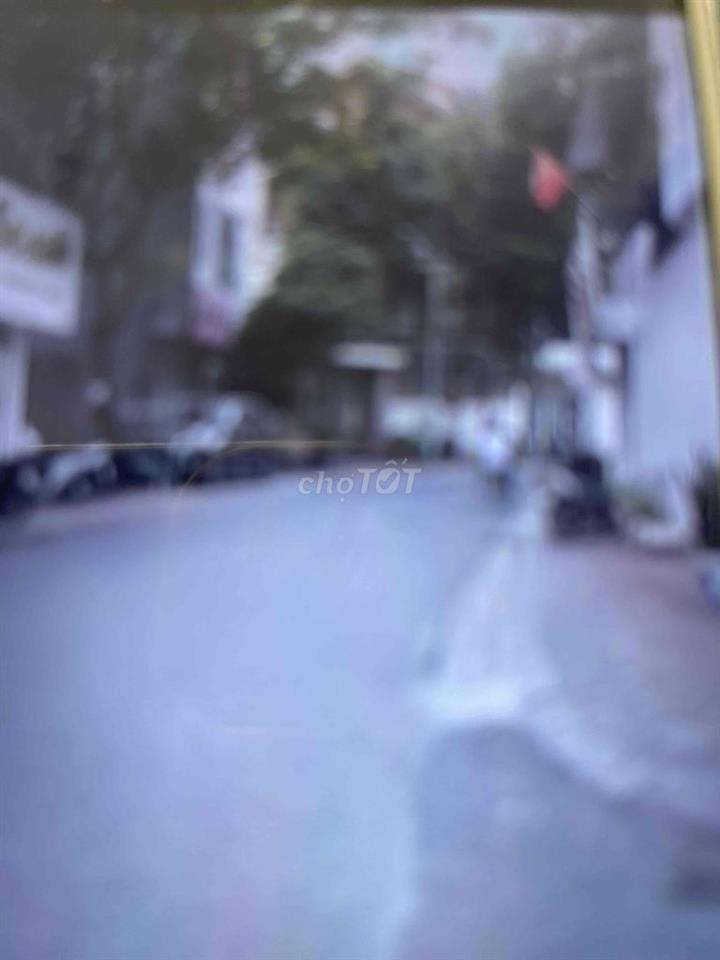nhà mat phố