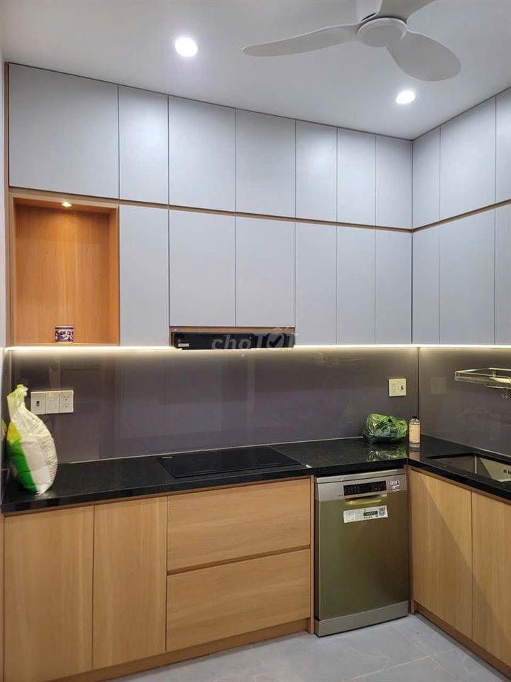 Chính chủ bán căn chung cư full nội thất 92m2 