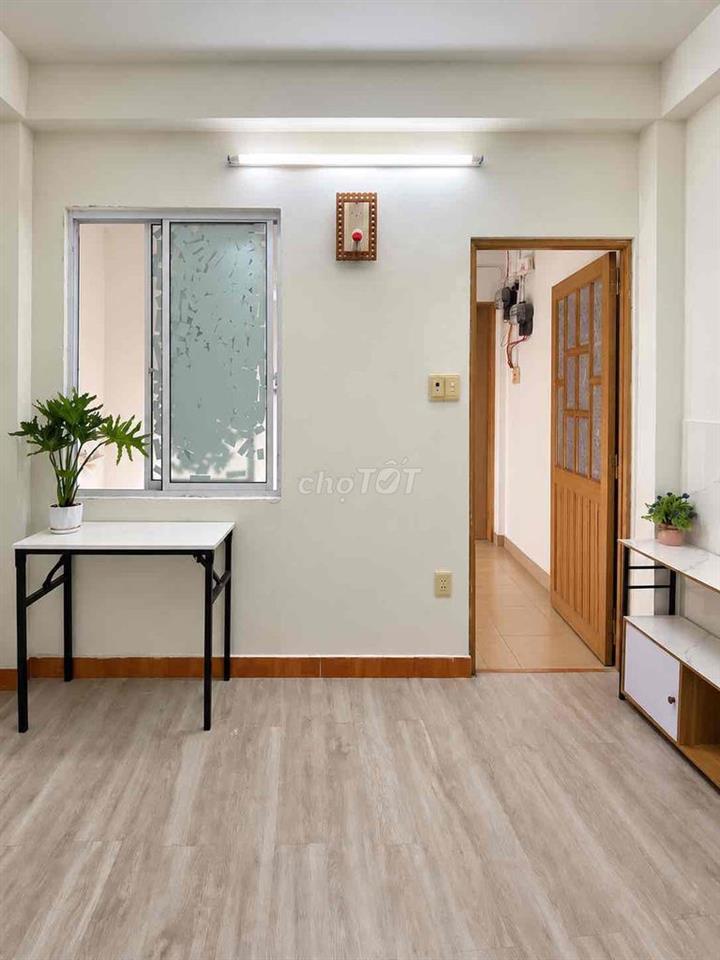 Phòng nội thất sẵn, Ở liền được. 409/2 Hoà Hảo.  Cách UEH cơ sở B 230m
