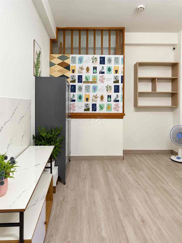 Phòng nội thất sẵn, Ở liền được. 409/2 Hoà Hảo.  Cách UEH cơ sở B 230m