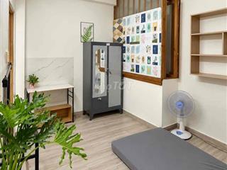 Phòng nội thất sẵn, Ở liền được. 409/2 Hoà Hảo.  Cách UEH cơ sở B 230m