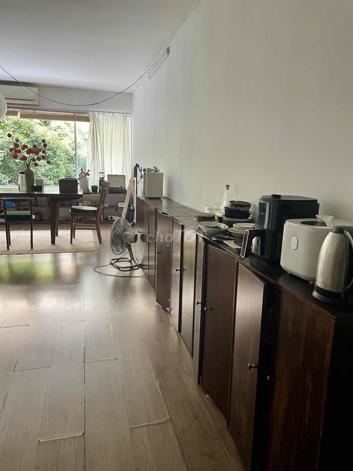 Cho thuê căn hộ studio rộng 40m2 xinh xắn, view cây xanh đẹp miễn chê