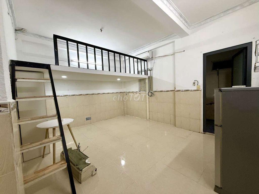 Phòng có gác 20m², đầy đủ nội thất – Lý Phục Man, 5 triệu/tháng