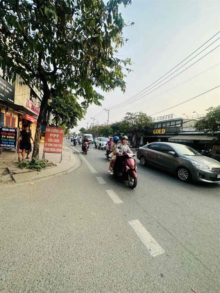 BAN NHA