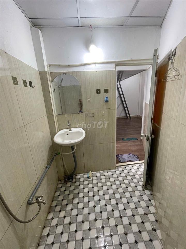 CHO THUÊ PHÒNG TRỌ NGAY NGÃ TƯ THỦ ĐỨC & ĐH SPKT