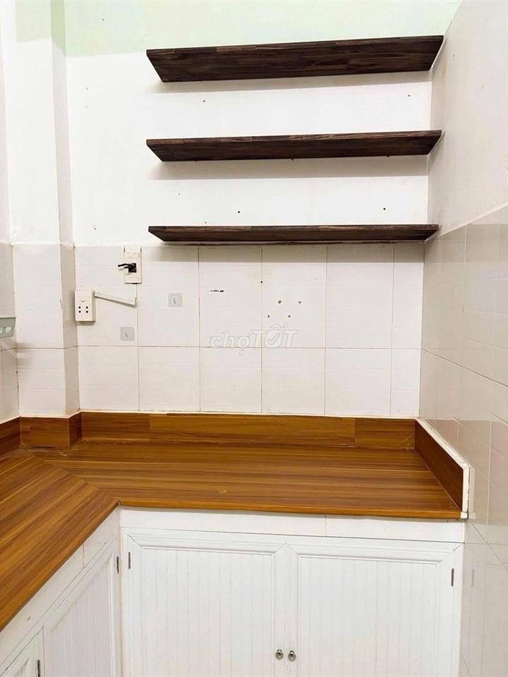 Nhà riêng 1/Phan Đình Phùng (98,2m2)có sẵn nội thất, 2PN giá 14.5tr/th